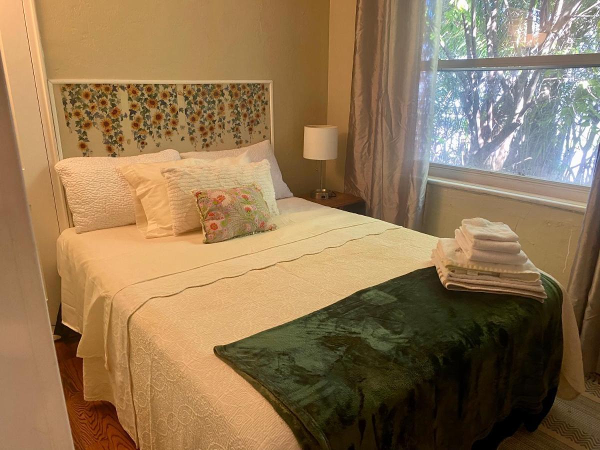 Villa Olivia Guest Rooms Hollywood Exteriör bild