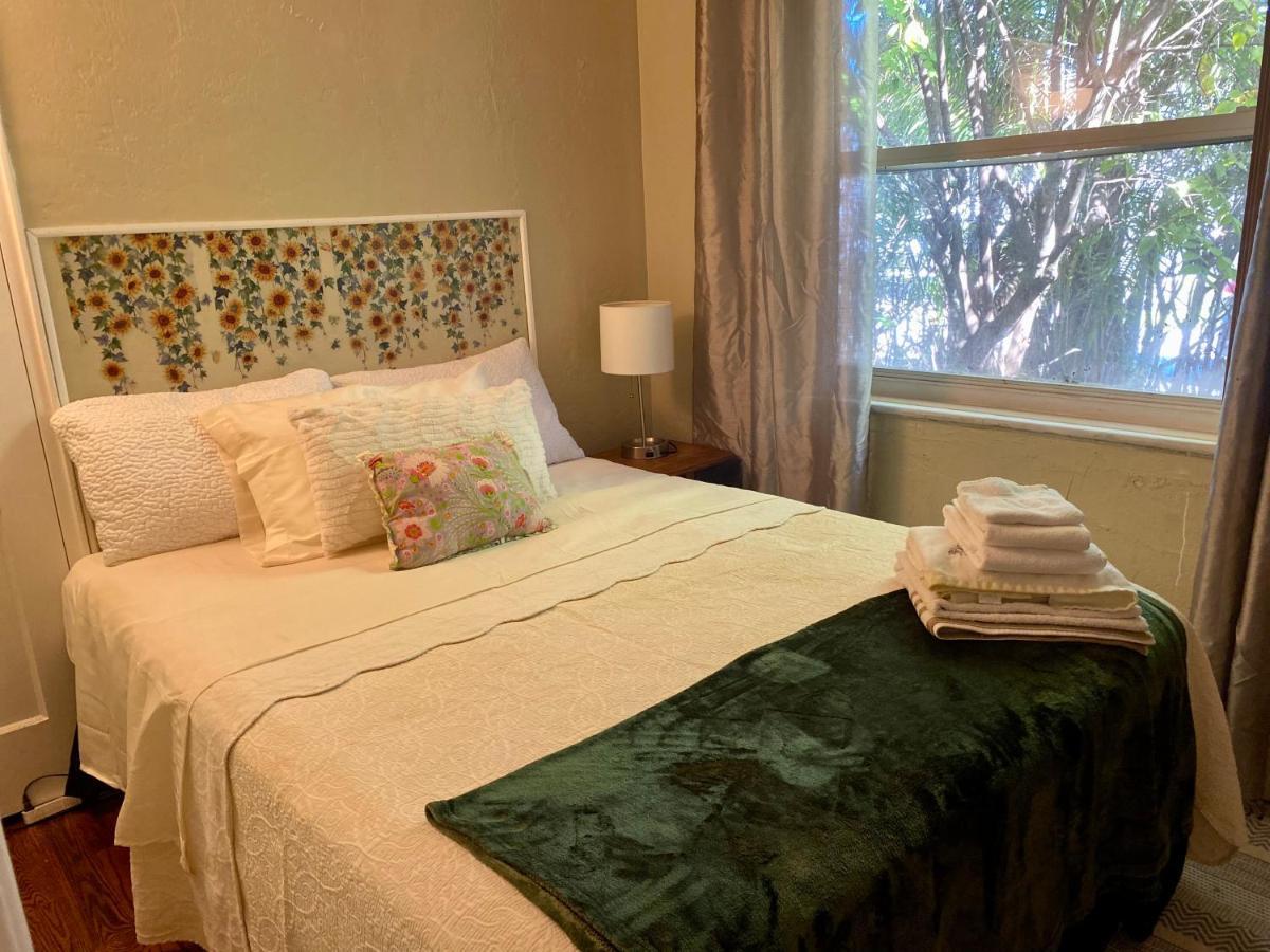 Villa Olivia Guest Rooms Hollywood Exteriör bild