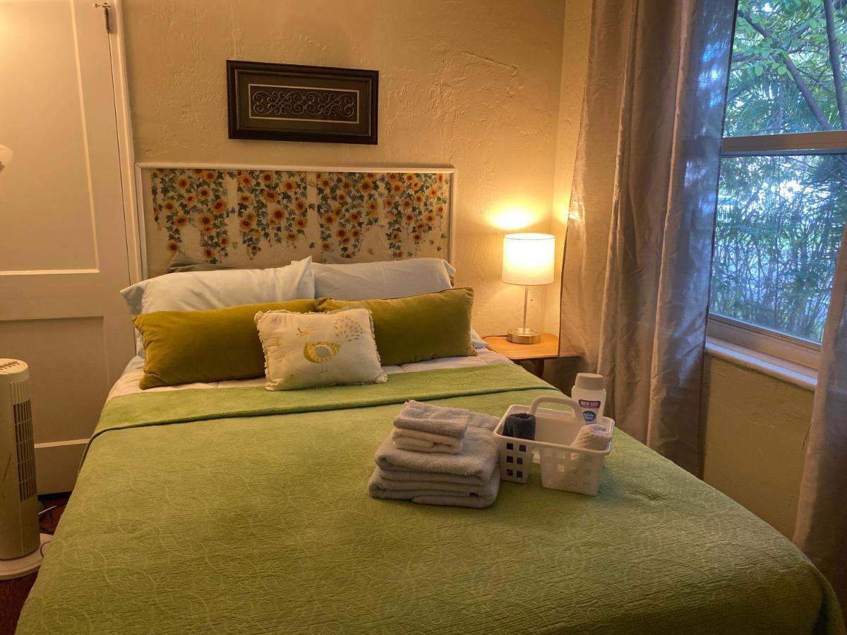 Villa Olivia Guest Rooms Hollywood Exteriör bild